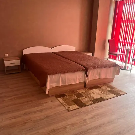 за гости първи май *